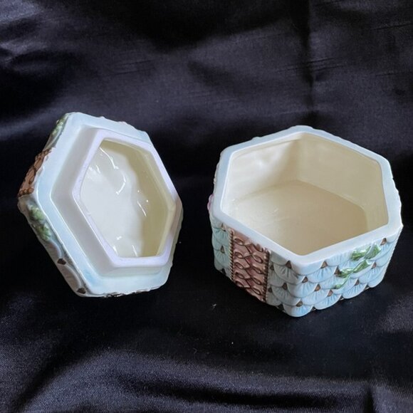 Vintage Fitz And Floyd Octagon Trinket Box W/Bow & Flowers3 1/2" Tall 4" Wide - Picture 4 of 5